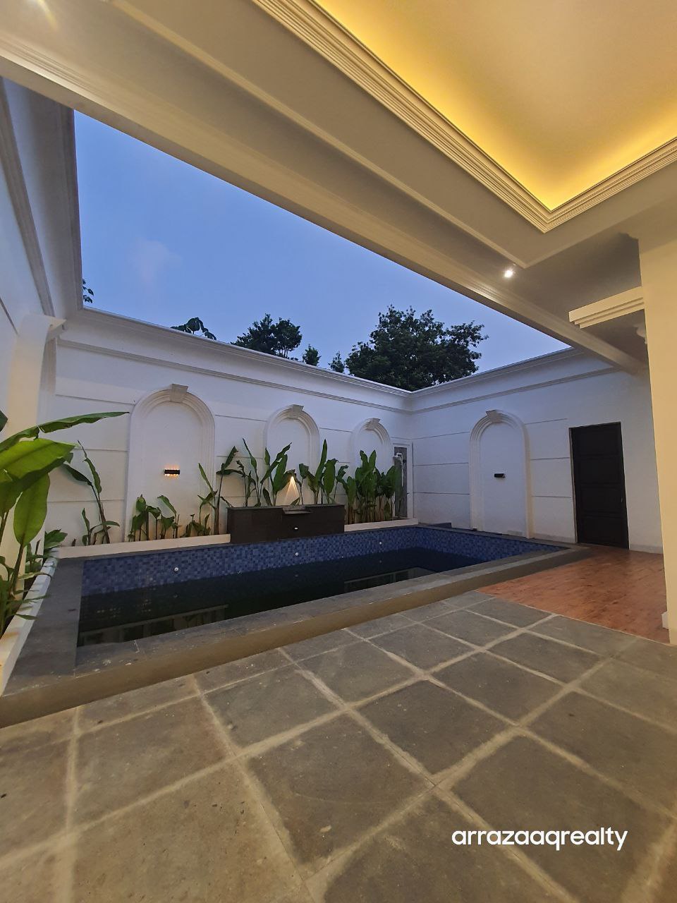 Rumah Mewah dengan Private Pool Siap Huni di Jagakarsa