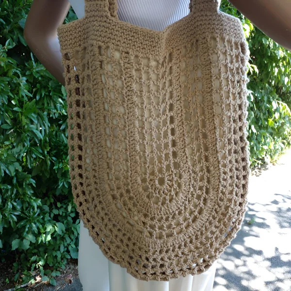 Sac au crochet bandoulière Bouboule beige et perles colorées