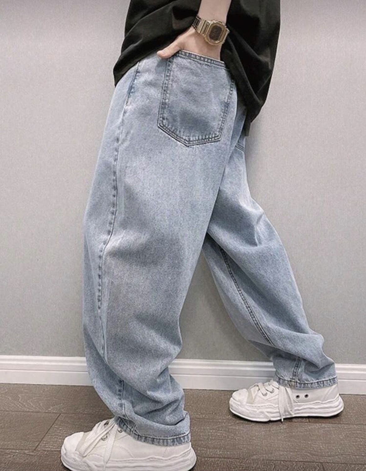 Loose Fit Light Wash Jeans