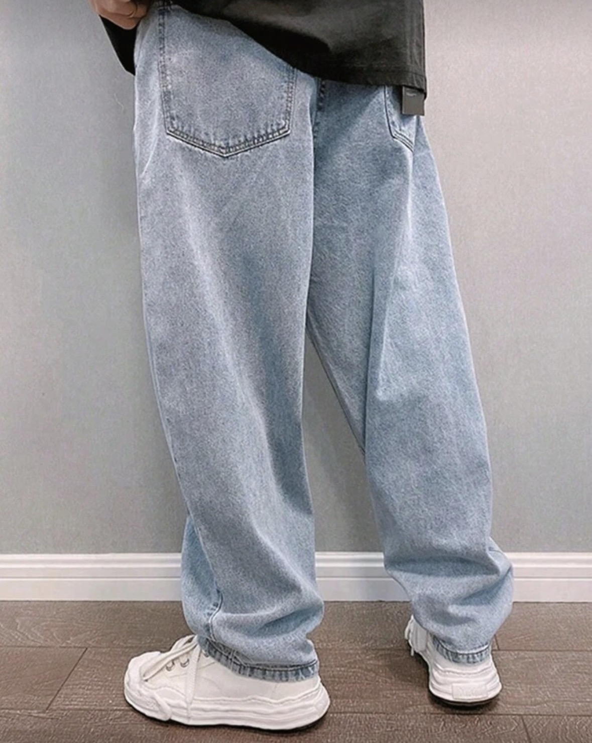 Loose Fit Light Wash Jeans