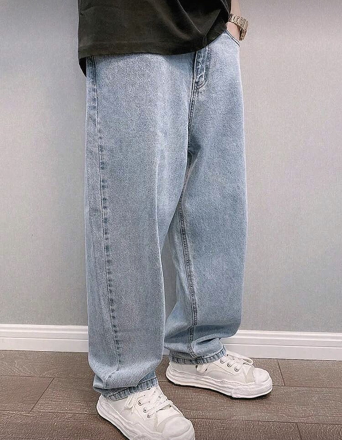 Loose Fit Light Wash Jeans