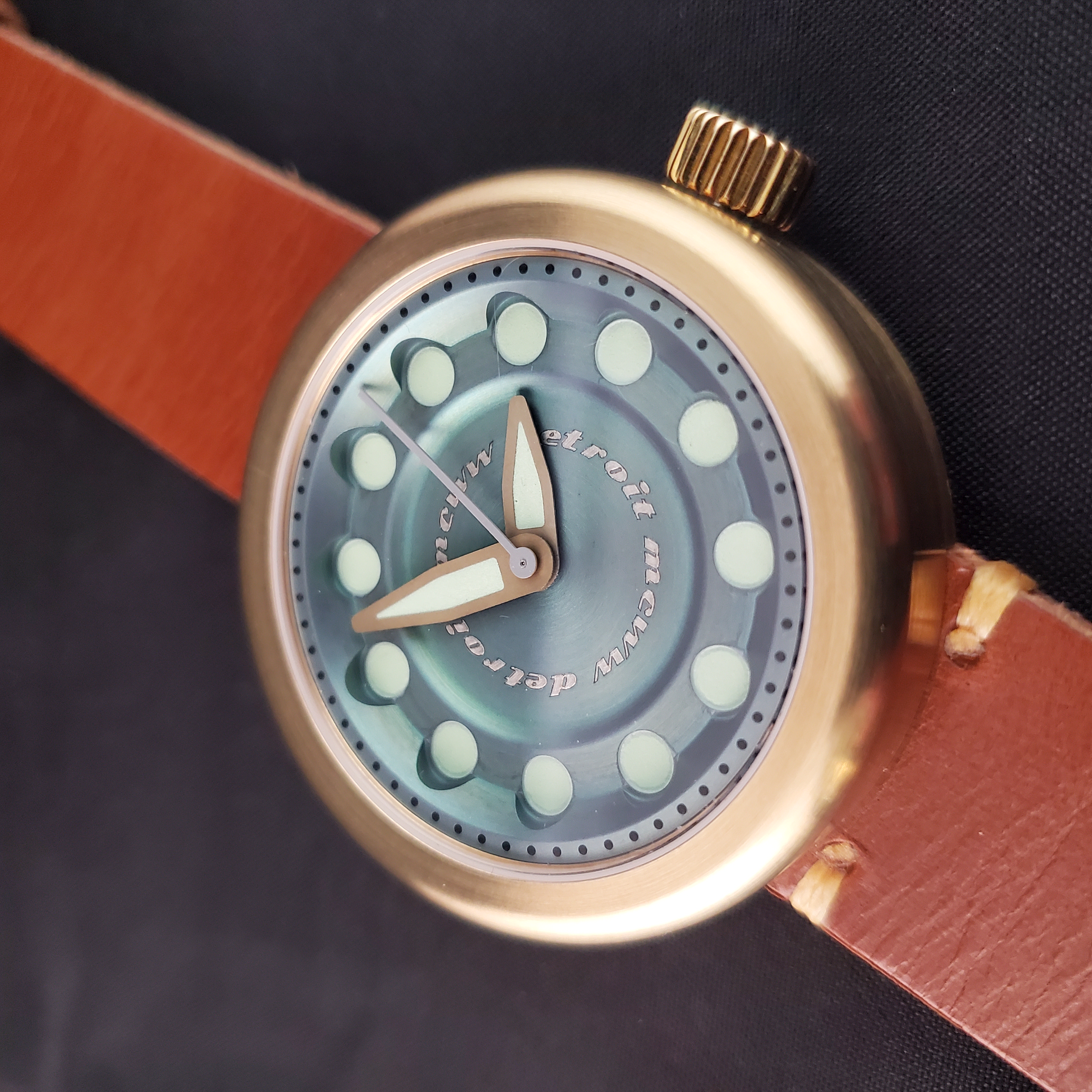 MCWW Neat. Dots Dial. C464.