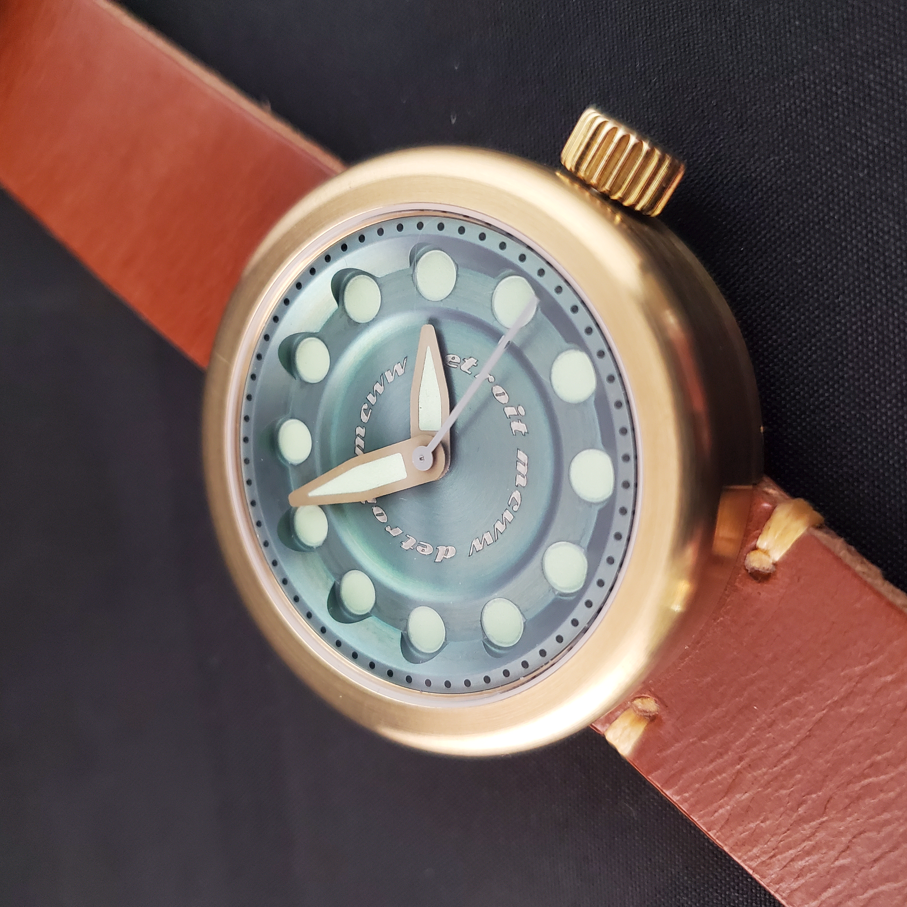 MCWW Neat. Dots Dial. C464.
