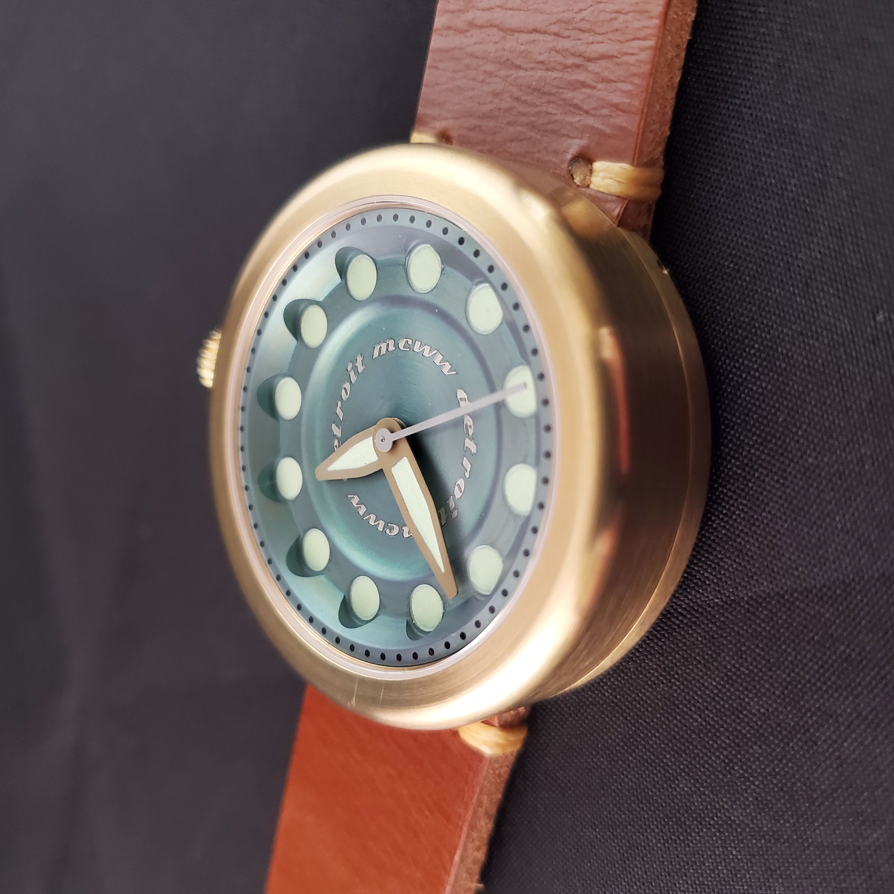 MCWW Neat. Dots Dial. C464.