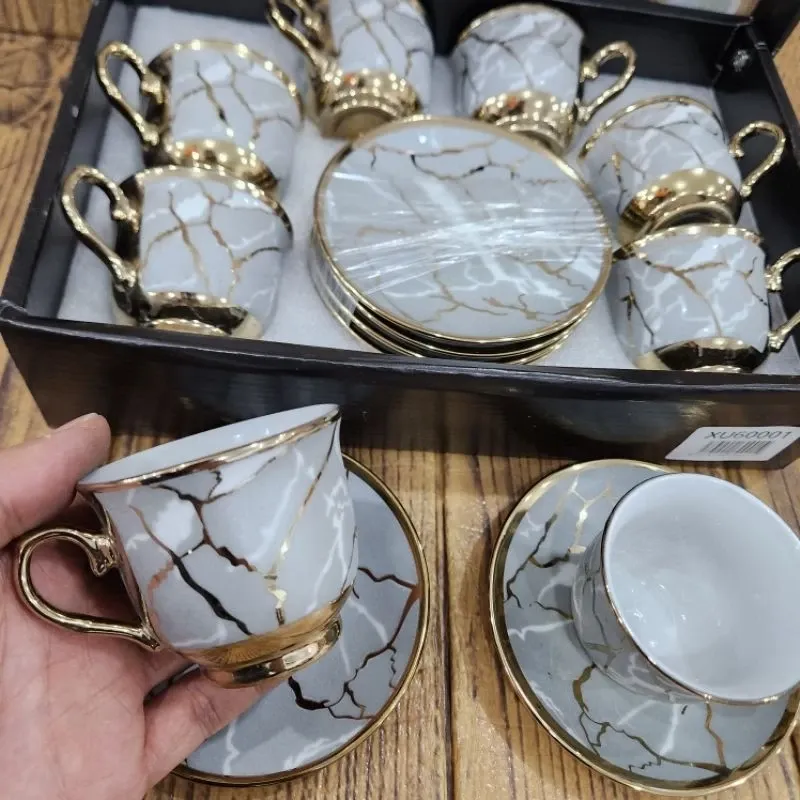 Conjunto de xícaras de porcelana