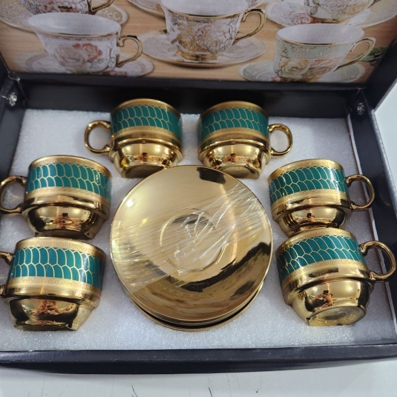 Conjunto de xícaras de porcelana