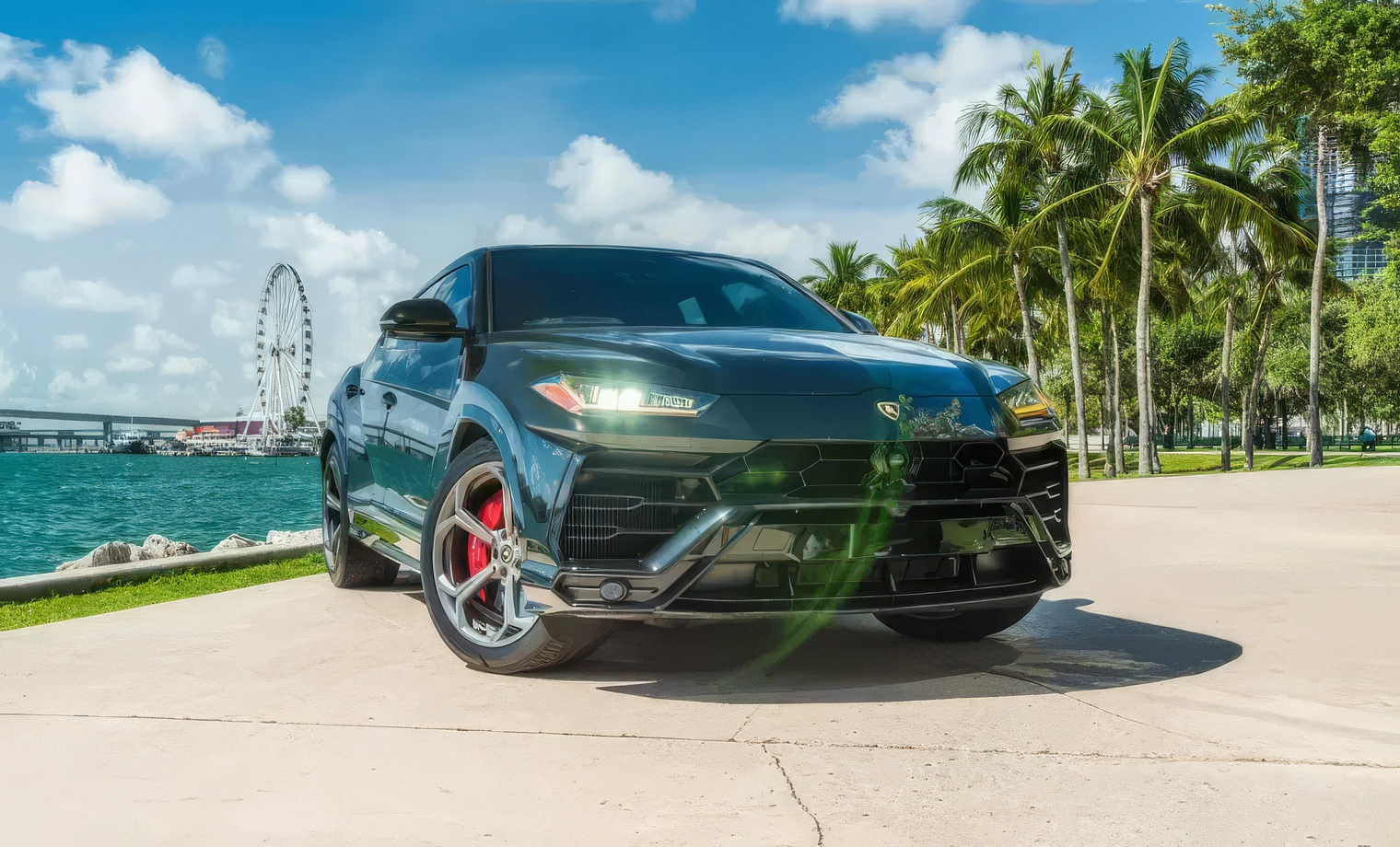 Lamborghini Urus – Nero Noctis on Nero Ade & Rosso Alala (Gloss Black on Black & Red)