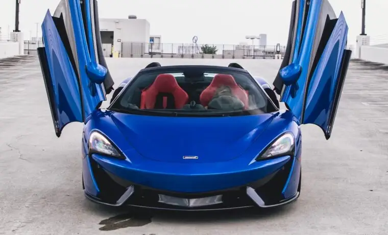 McLaren 570S Spyder – Blue on Red