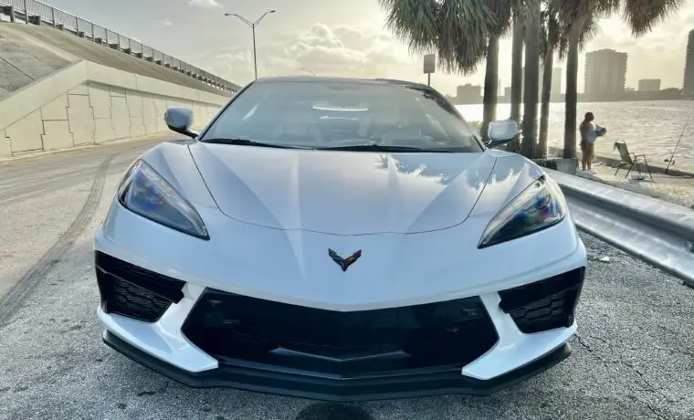 Chevrolet Corvette C8 – Genesis White on Tan