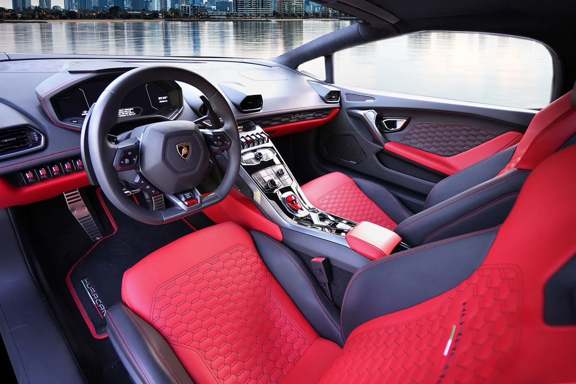 Lamborghini Huracan Spyder - Bianco Monocerus on Rosso Alala & Nero Ade (Gloss White on Red & Black)