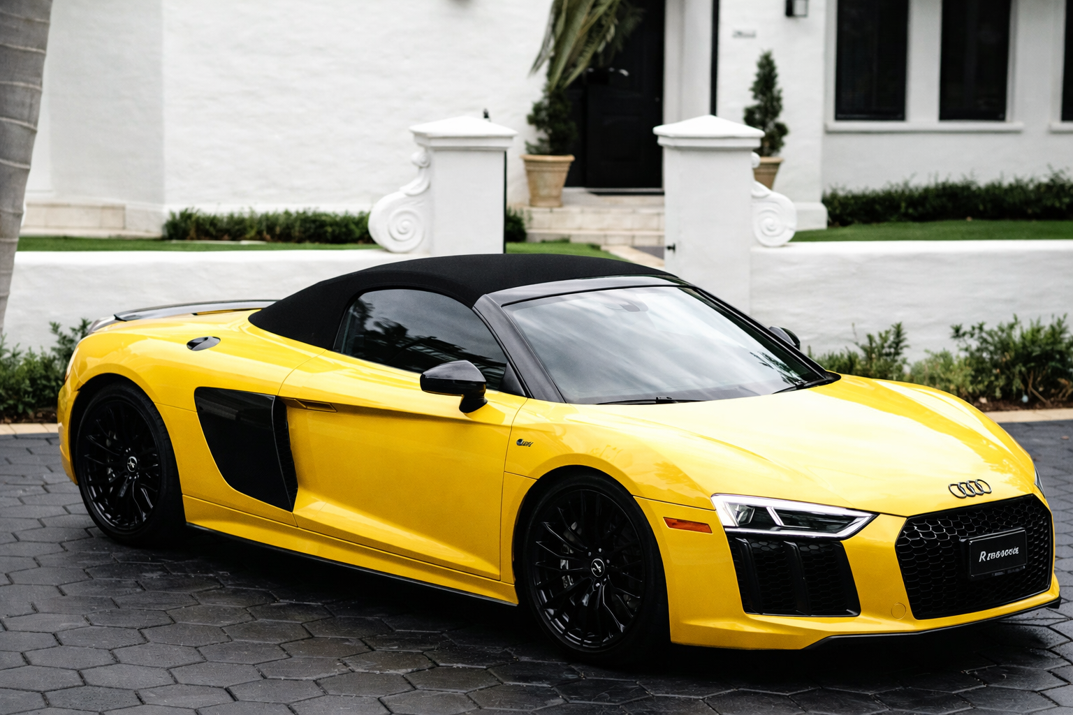 Audi R8 – Vegas Yellow on Black