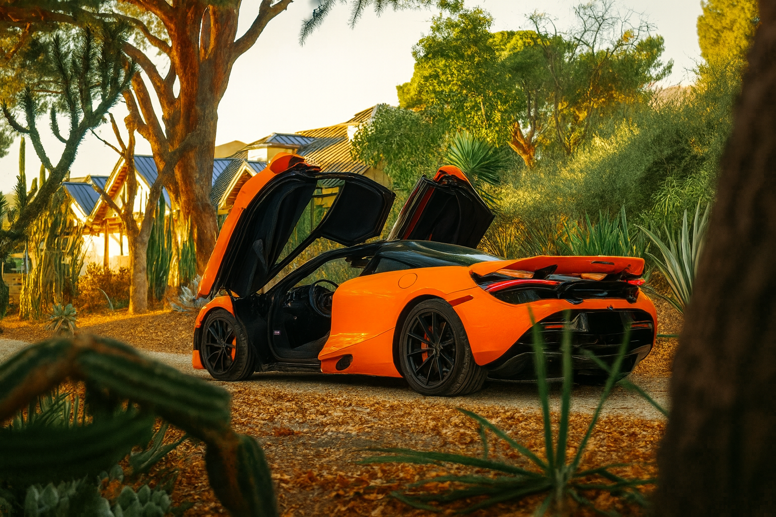 McLaren 720S - Papaya Spark Elite on Carbon Black & Orange