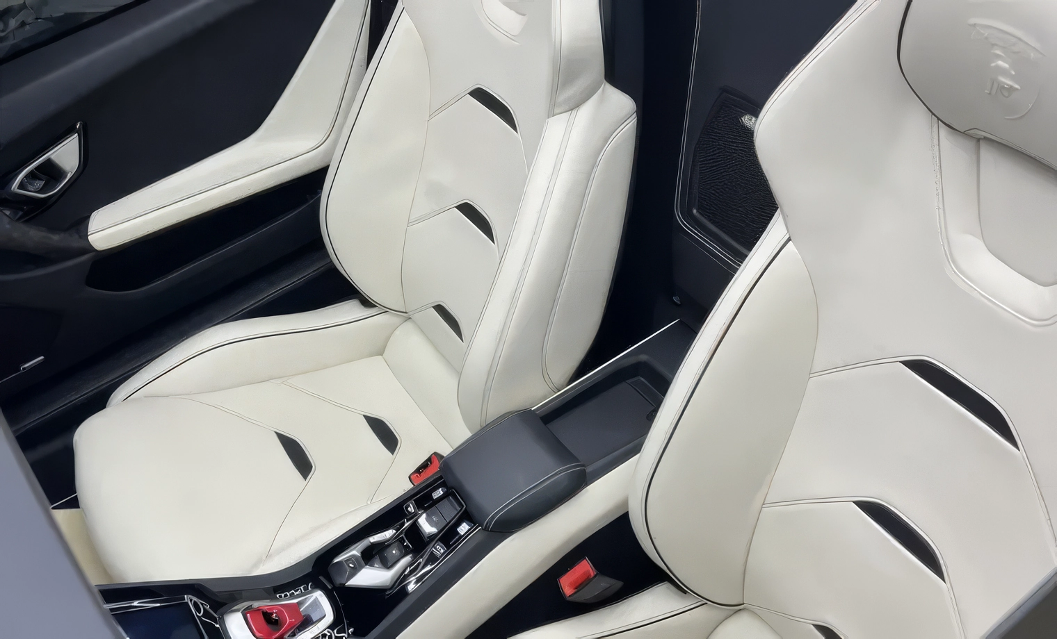 Lamborghini Huracan EVO – Blu Astraeus on Bianco (Vivid Royal Blue on White)