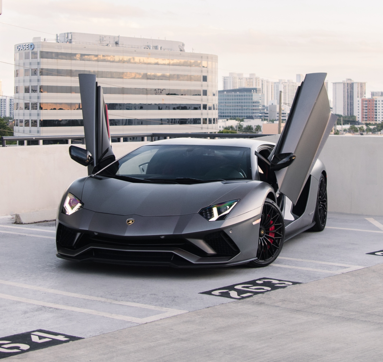Lamborghini Aventador - Gray on Black & Red