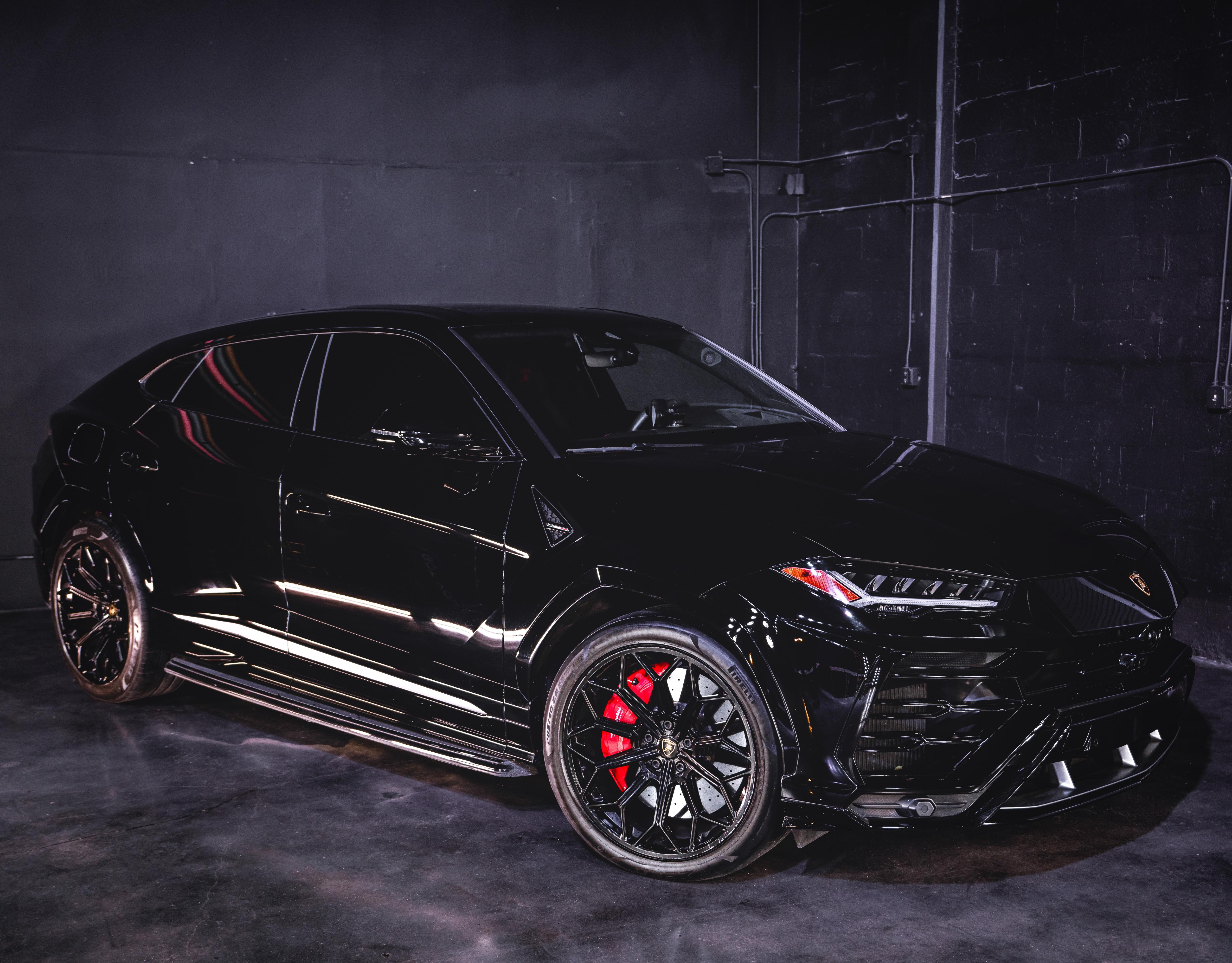 Lamborghini Urus - Black on Black 