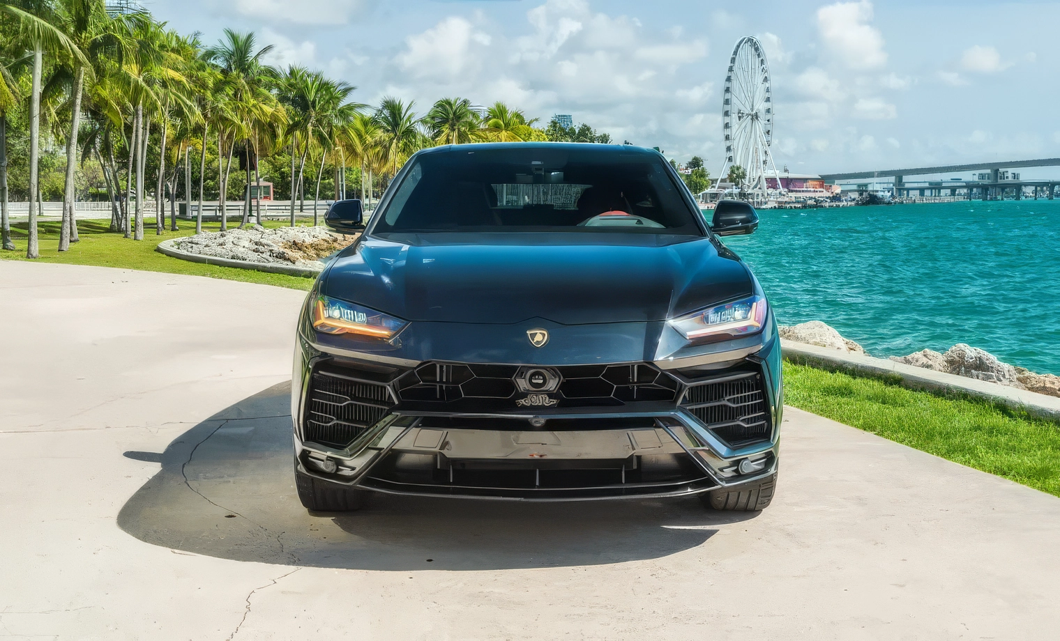 Lamborghini Urus – Nero Noctis on Nero Ade & Rosso Alala (Gloss Black on Black & Red)