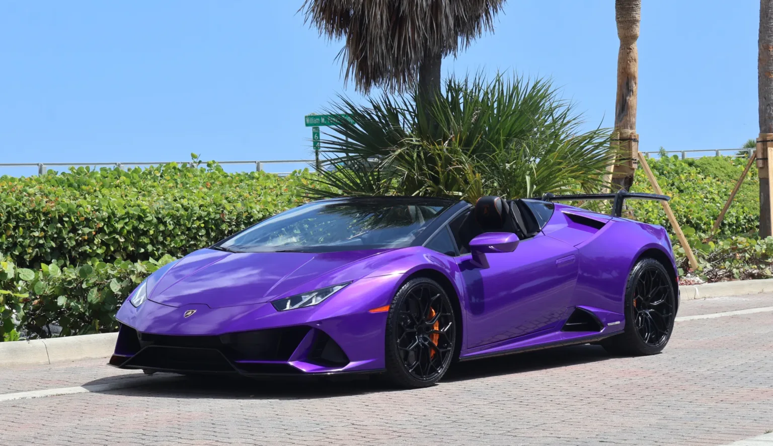 Lamborghini Huracan – Purple on Black