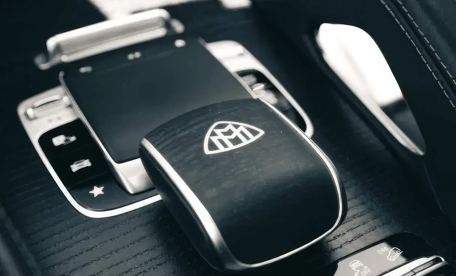 Maybach GLS 600 – Obsidian Black Metallic & Diamond Bright White on Black & Porcelain 