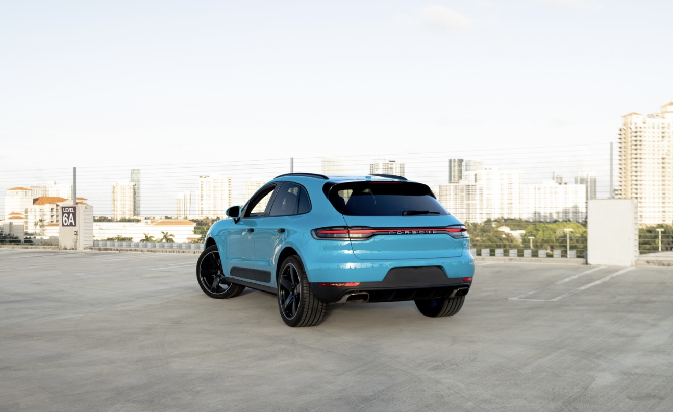Porsche Macan - Teal Blue on Black
