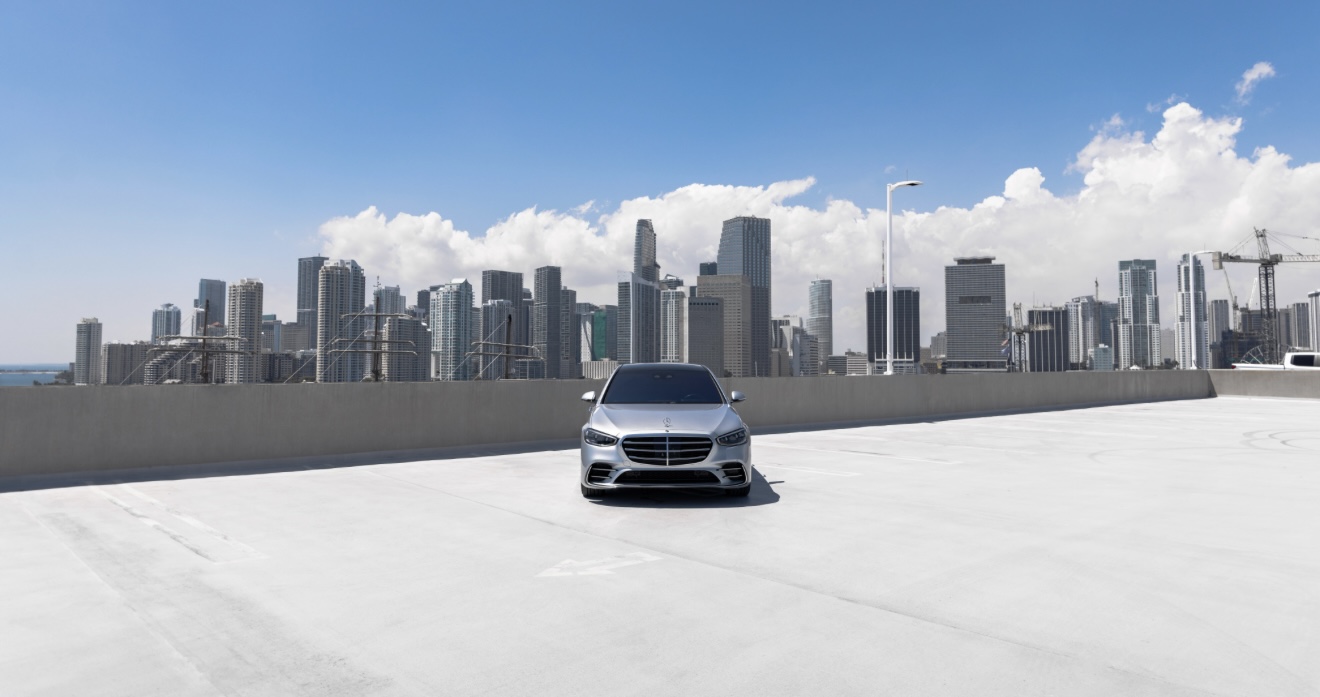 Mercedes Benz S580 - Gray on Black