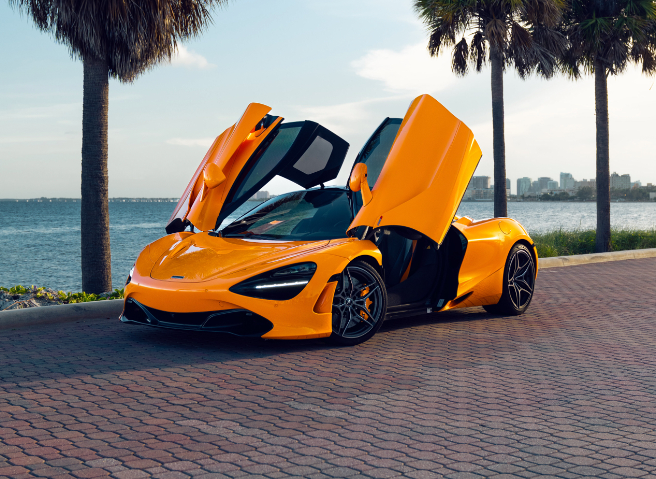 McLaren 720s - Orange on Black 