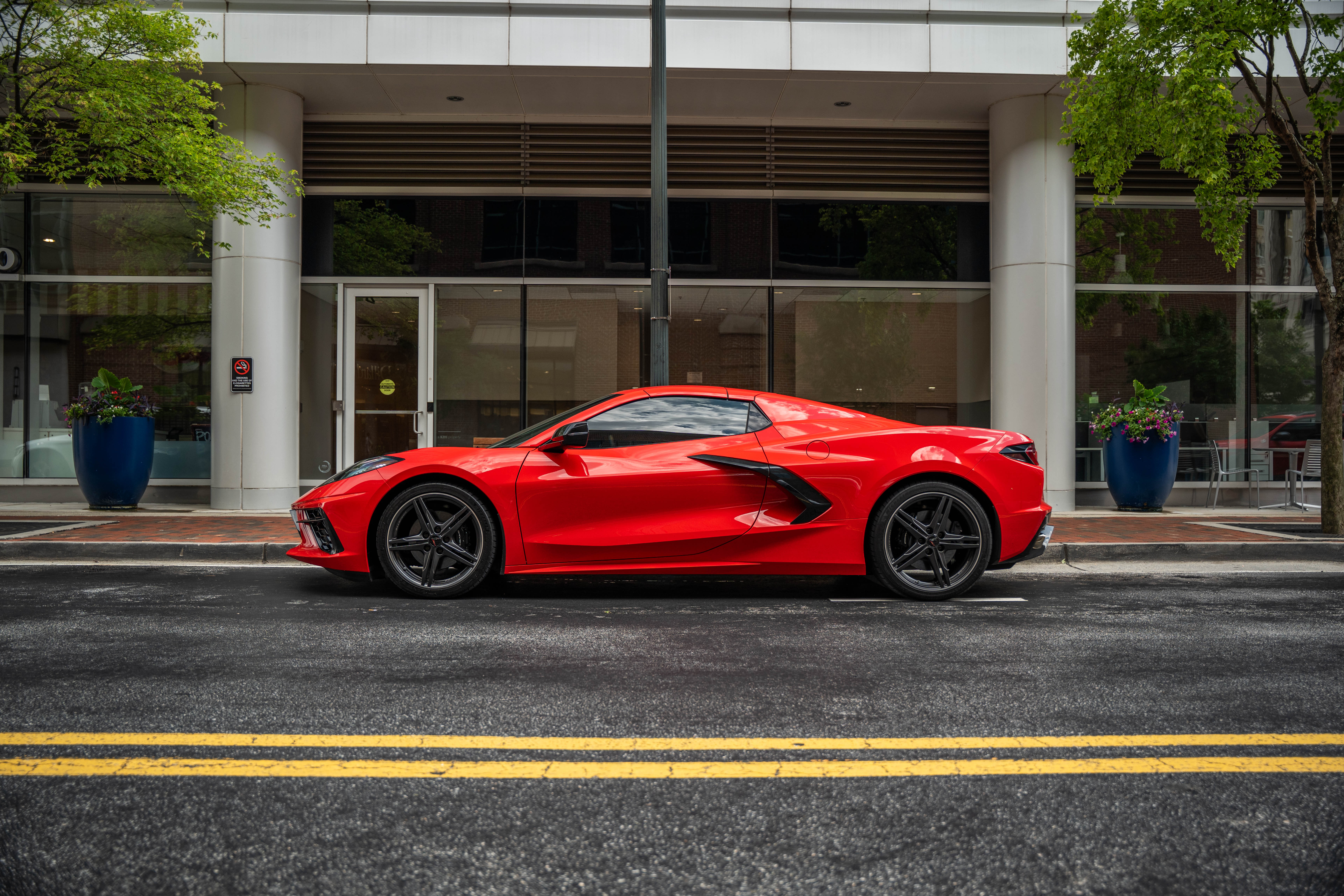 Chevrolet Corvette C8 Stingray 2LT Coupe - Torch Red on Jet Black