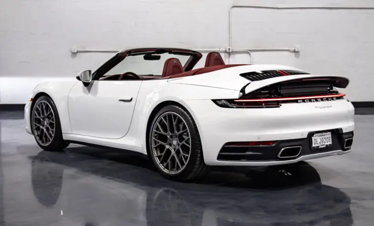 Porsche 911 Carrera 4S – White on Red