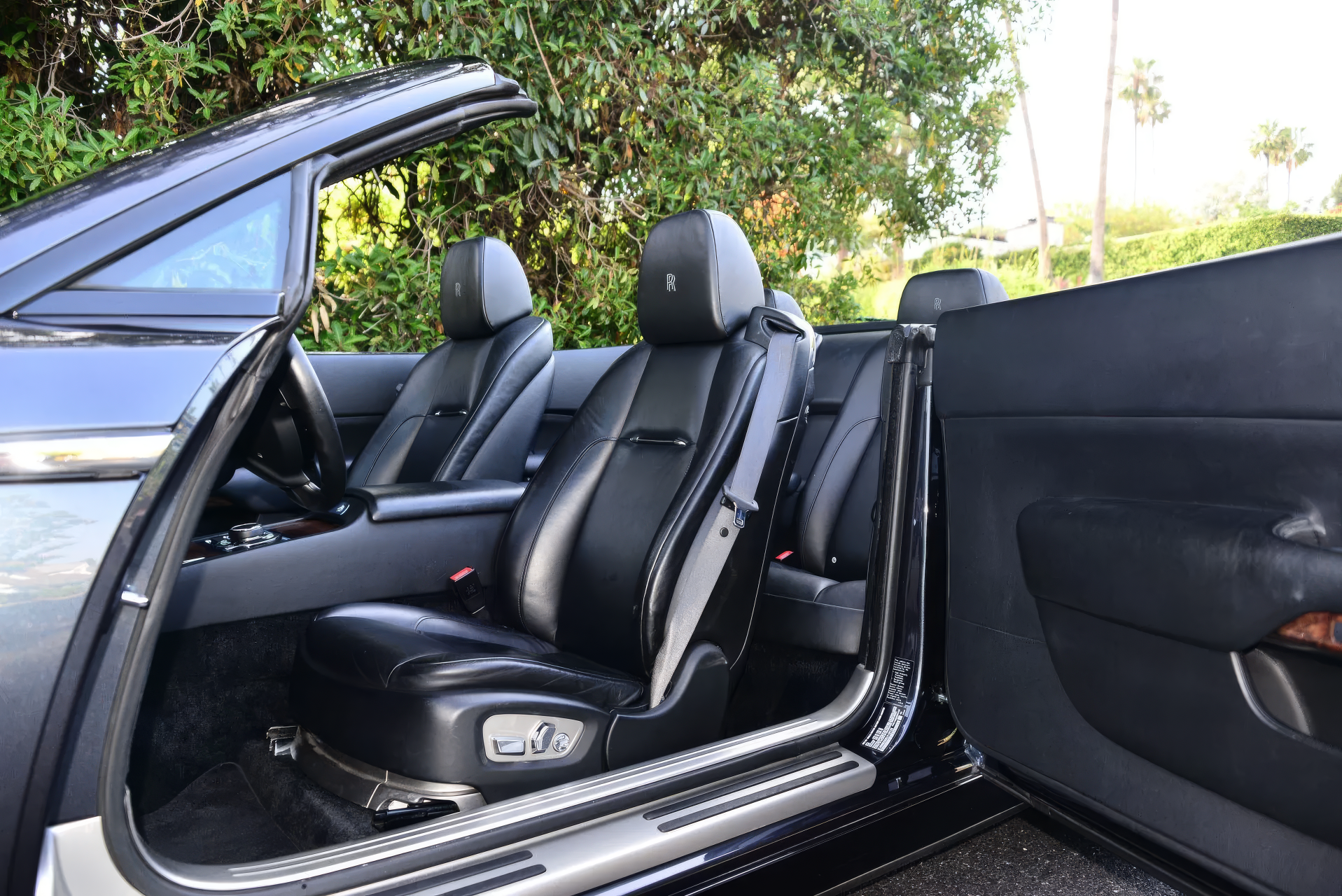 Rolls-Royce Dawn - Midnight Sapphire on Black 