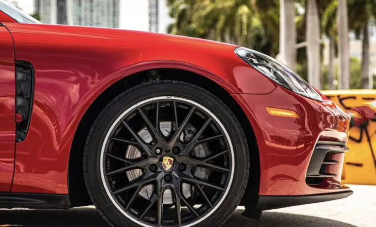 Porsche Panamera – Red on Black