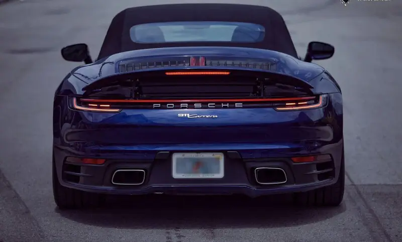 Porsche 911 Carrera S – Blue on Black