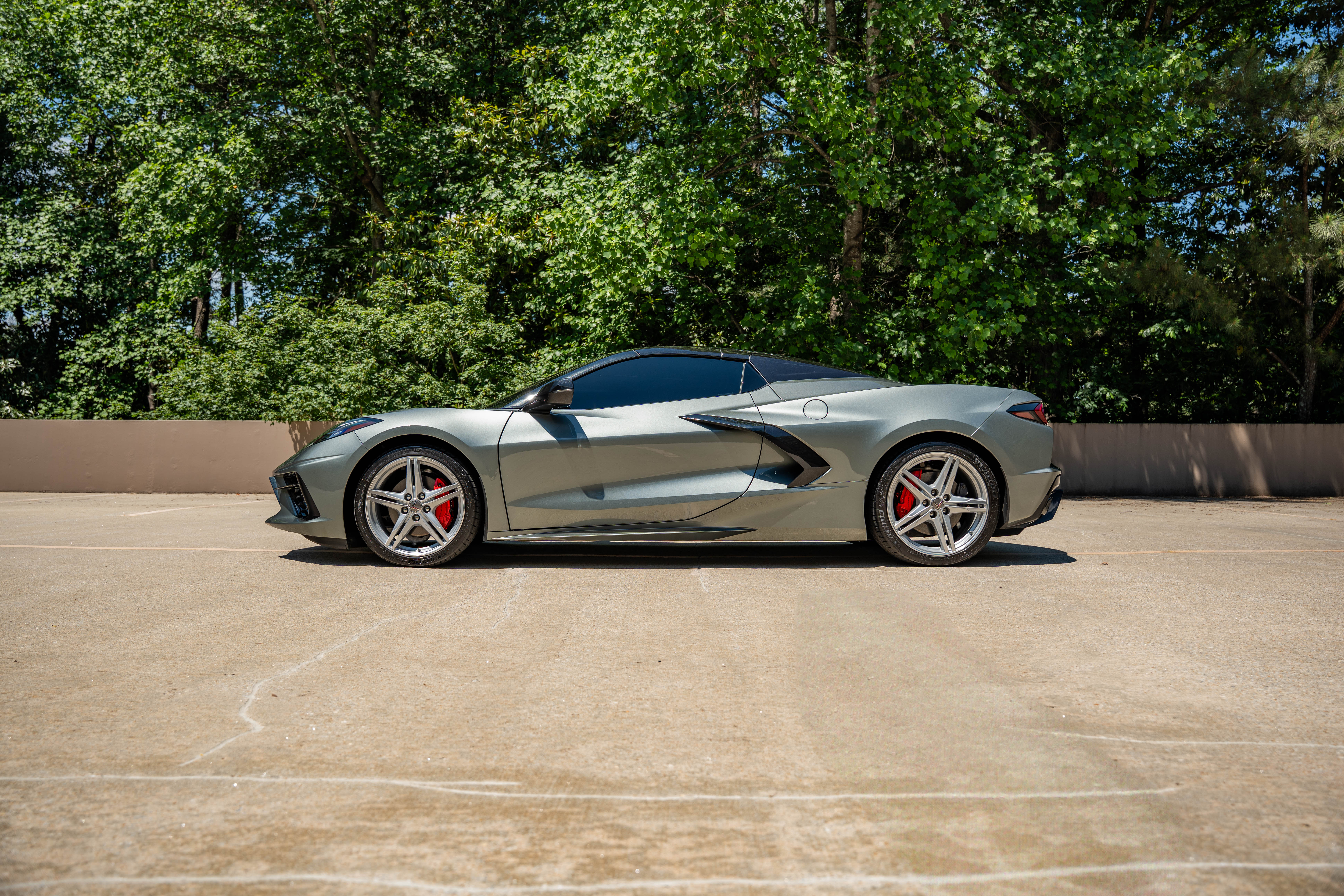 Chevrolet Corvette C8 Stingray 2LT Coupe - Hypersonic Gray Metallic on Adrenaline Red & Jet Black