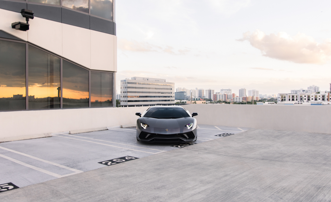 Lamborghini Aventador - Gray on Black & Red