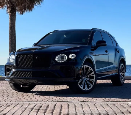 Bentley Bentayga – Black on Red