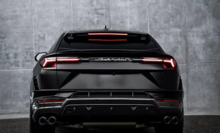 Lamborghini Urus Performante – Black on Black & Red