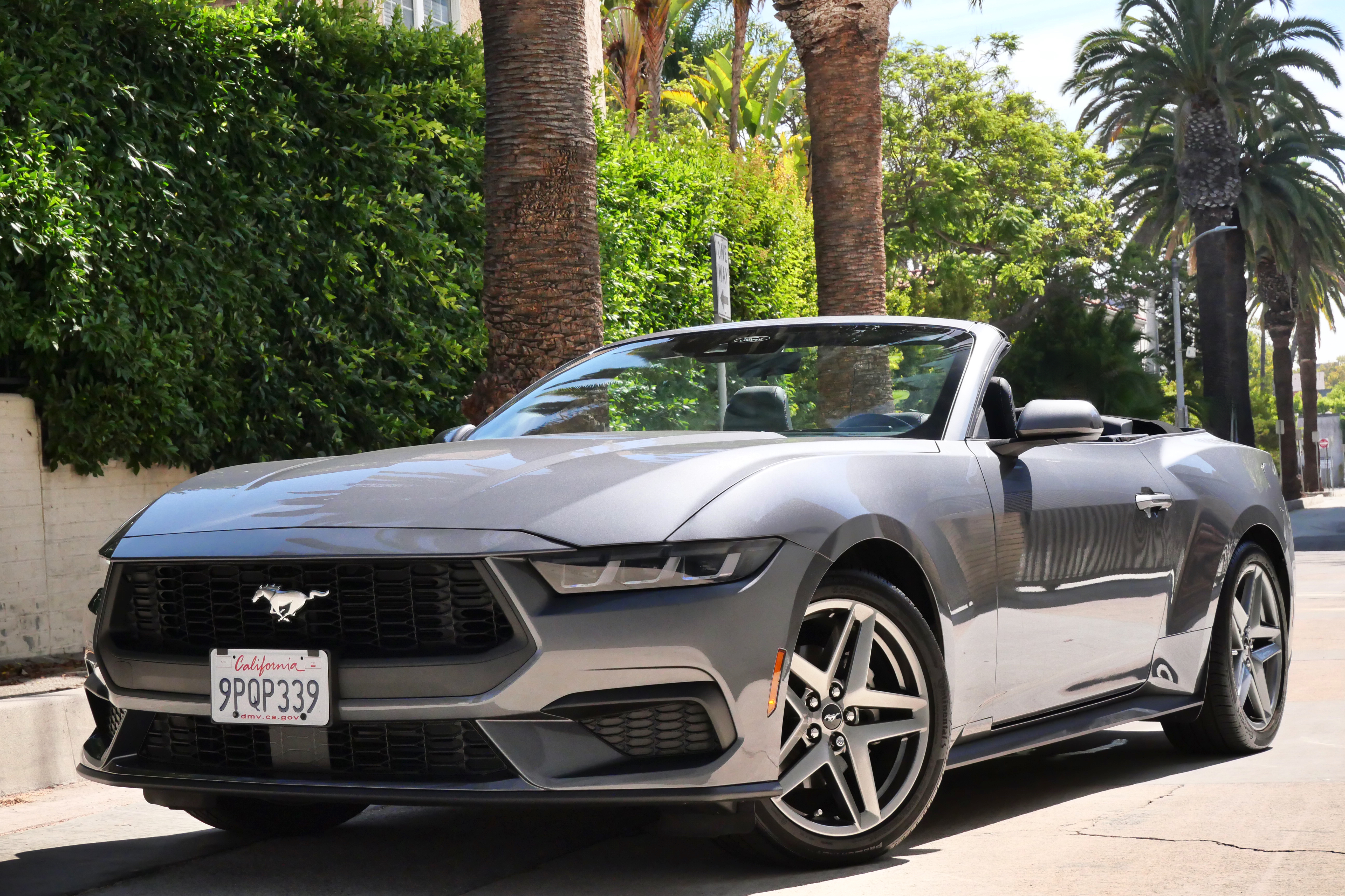 Ford Mustang Convertible - Grey on Black