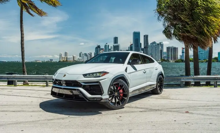Lamborghini Urus – White on Red
