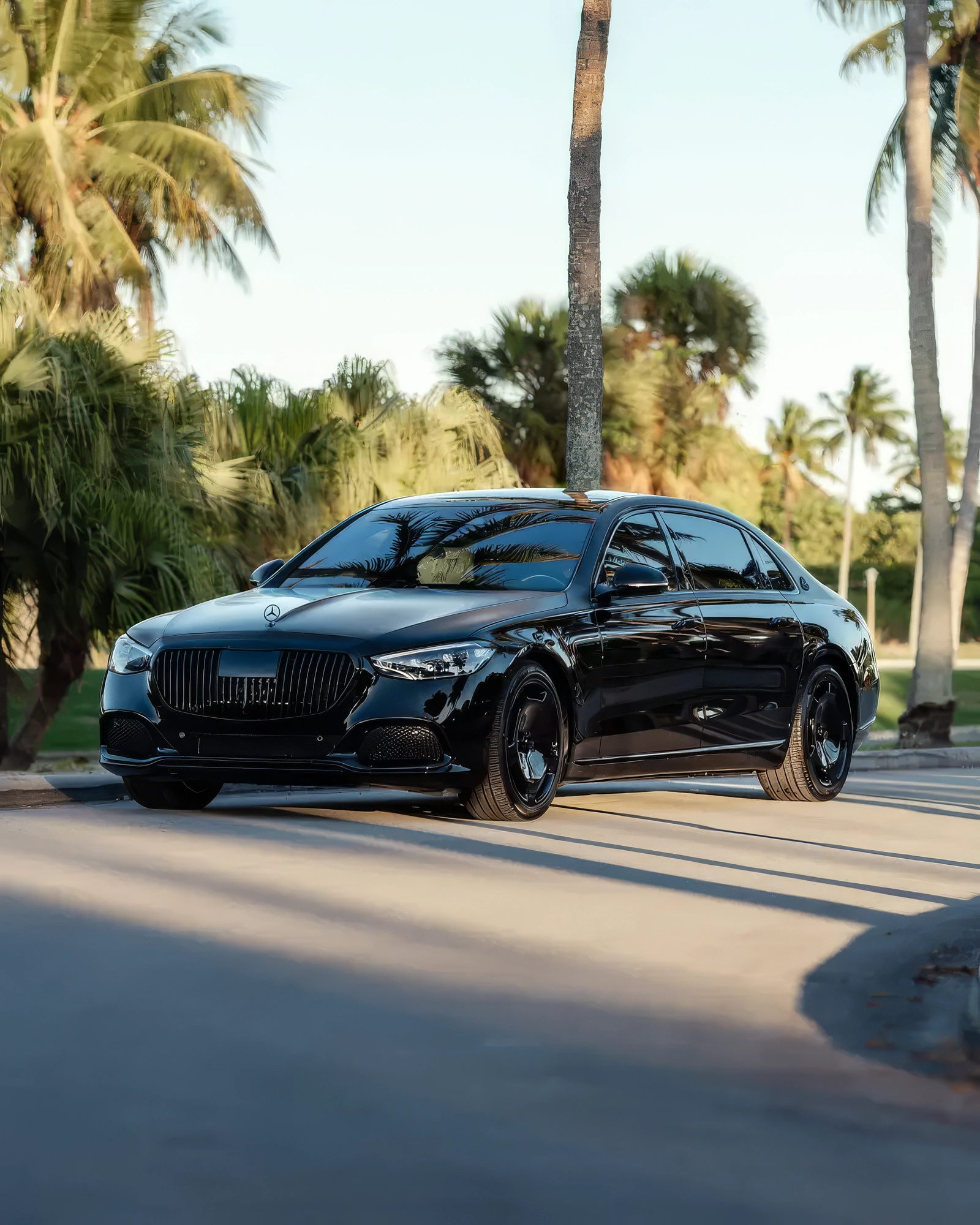 Maybach S580 – Obsidian Black Metallic on Crystal White