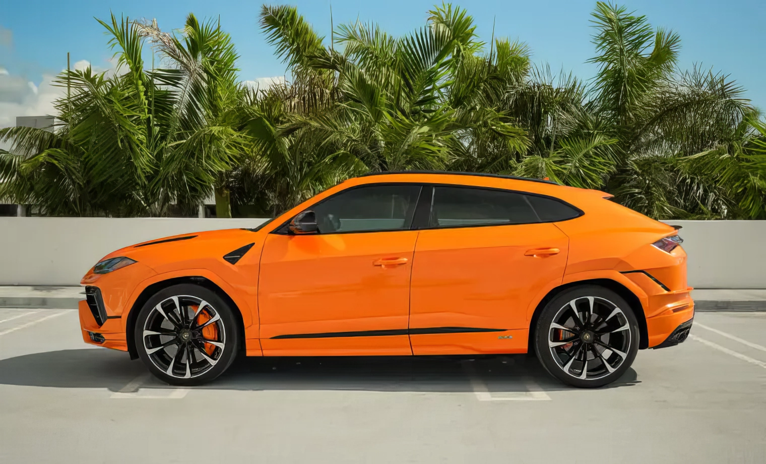 Lamborghini Urus S – Arancio Borealis on Nero (Orange on Black)