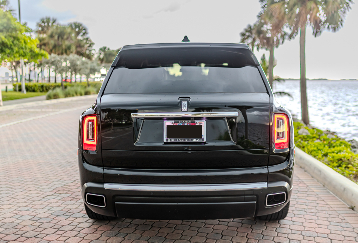 Rolls-Royce Cullinan - Black on Blue