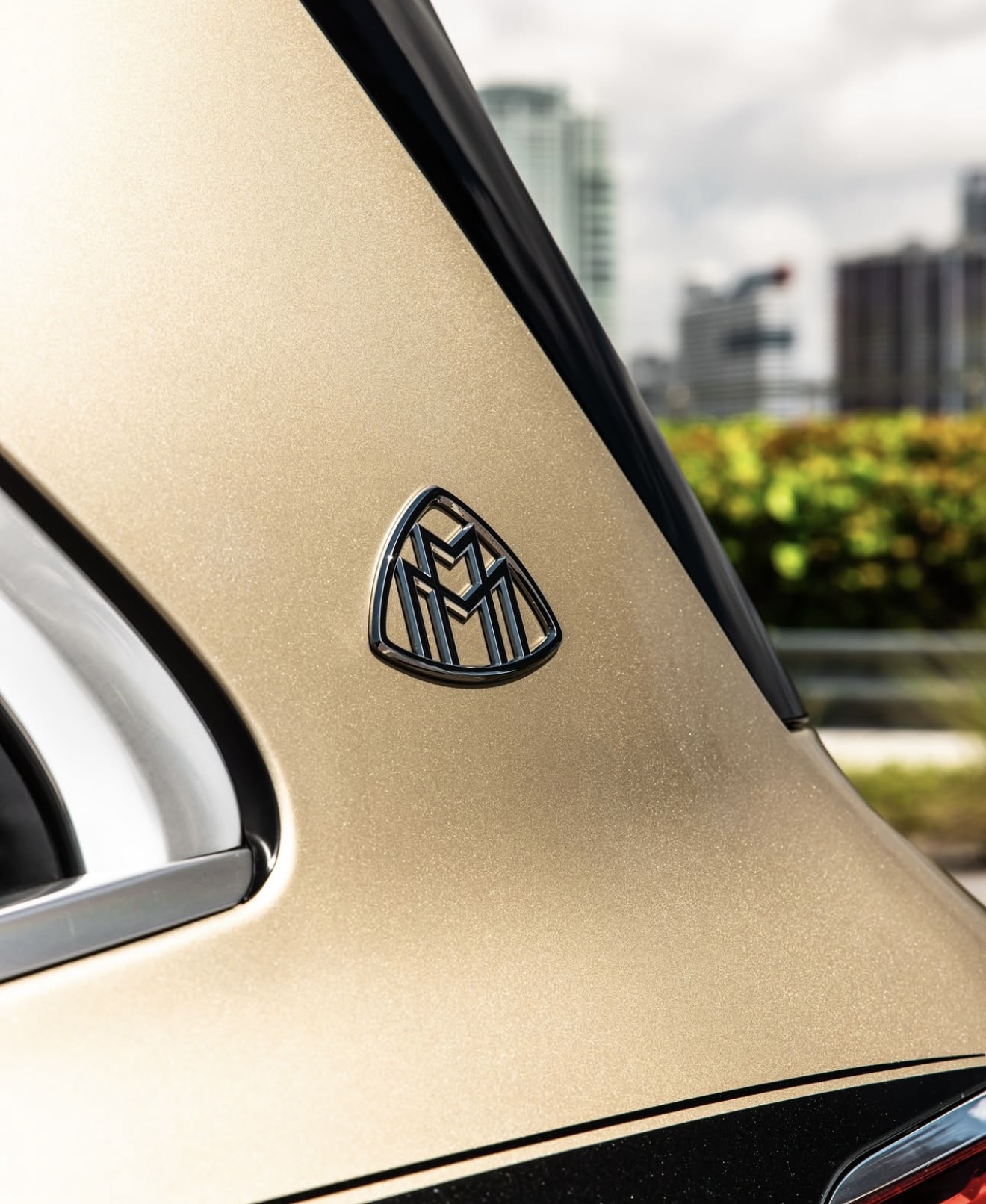 Maybach GLS600 - Gold & Black on Black