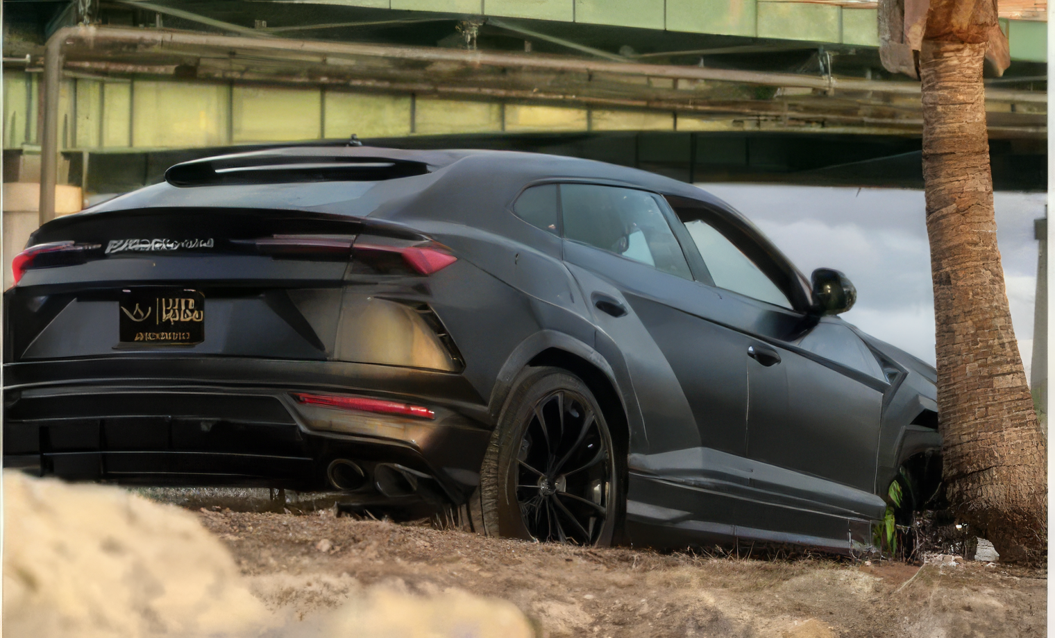 Lamborghini Urus - Nero Nemesis on Verde Scandal (Matte Black on Lime Green)