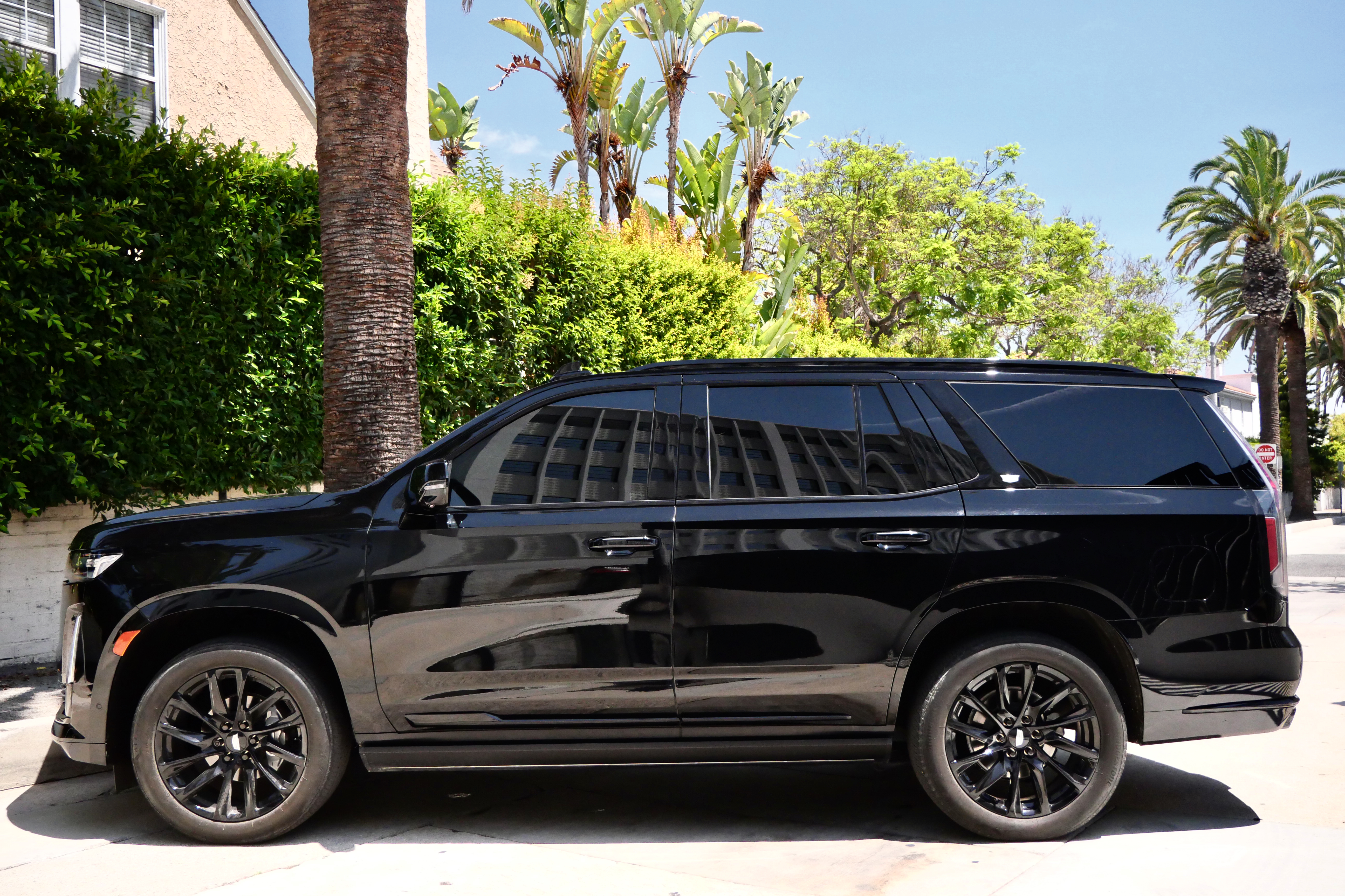 Cadillac Escalade - Black on Black