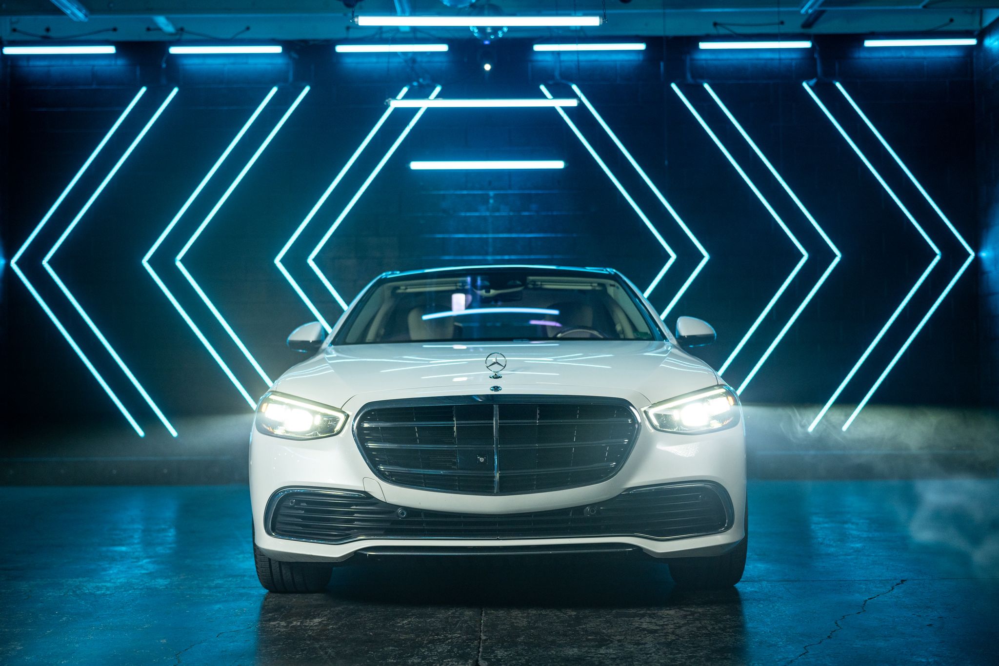 Mercedes Benz S580 - Diamond White on Macchiato Beige
