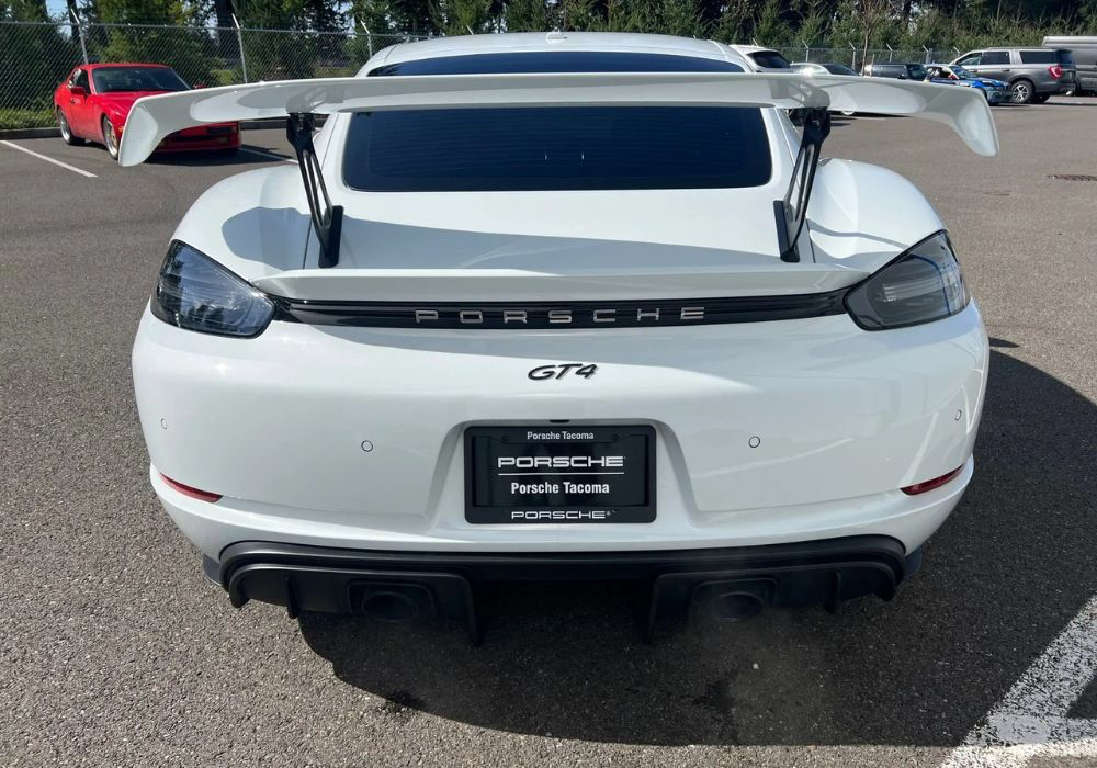 Porsche 718 Cayman GT4 - White