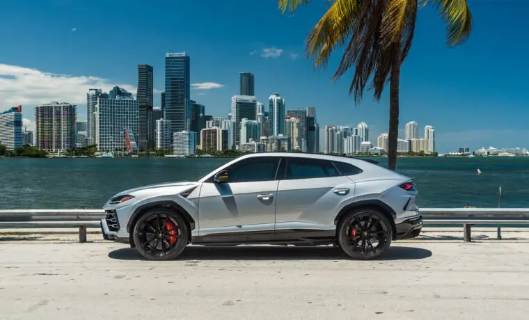 Lamborghini Urus – Silver on Black