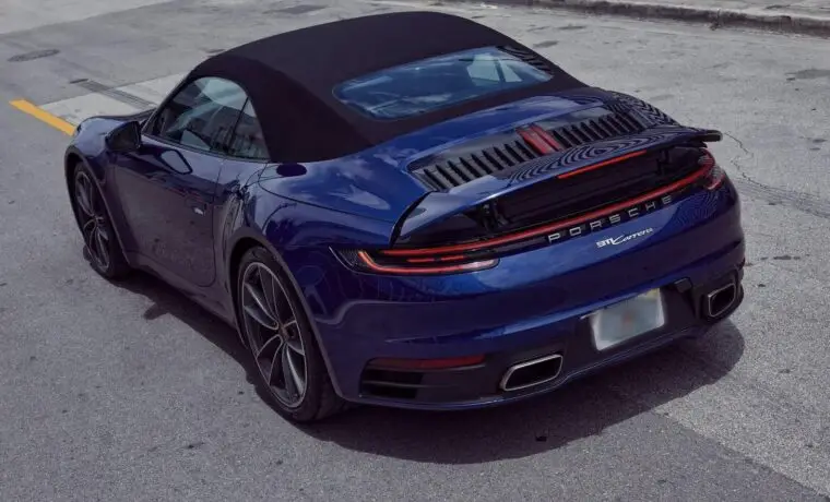 Porsche 911 Carrera S – Blue on Black