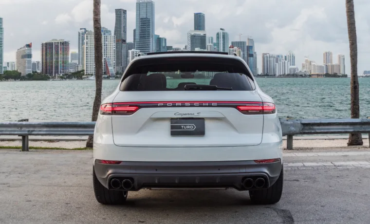 Porsche Cayenne S – White on Red