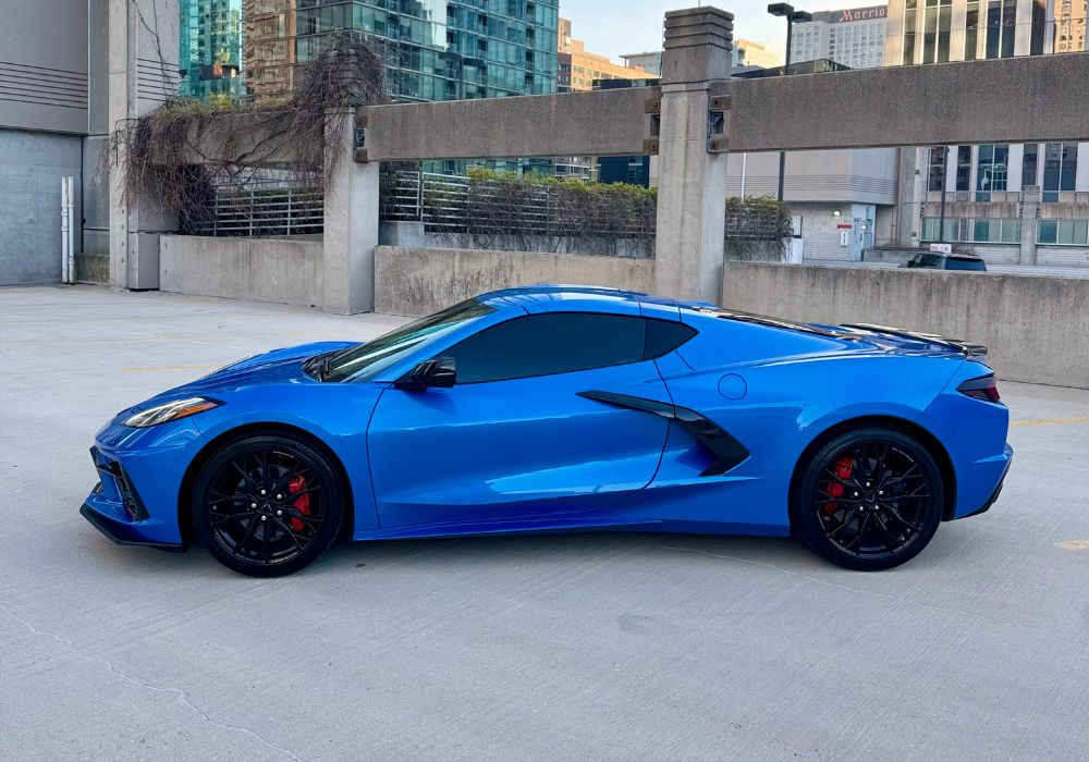 Corvette C8 Stingray 2LT - Rapid Blue / Jet Black