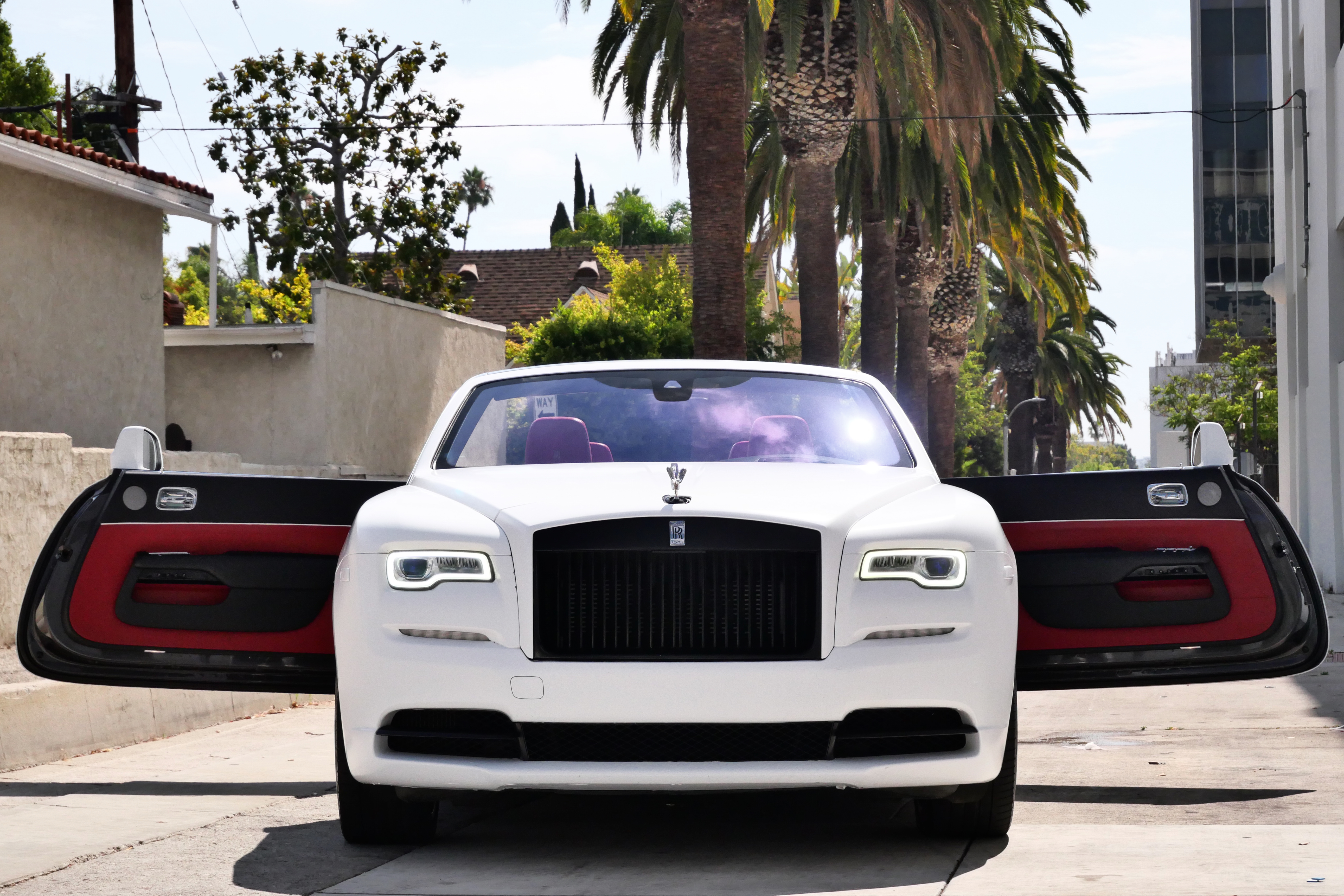 Rolls-Royce Dawn – White on Black & Red