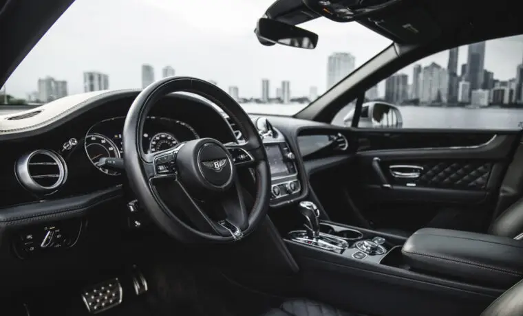Bentley Bentayga – Silver on Black
